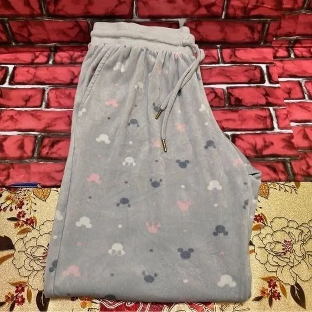 Disney Women’s fleece pajama set M